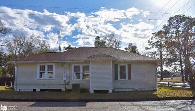 Building Photo - 501 S Presley St