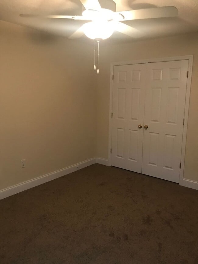 Building Photo - 3 Bedroom 2 Bath Townhome off Stevens Cree...