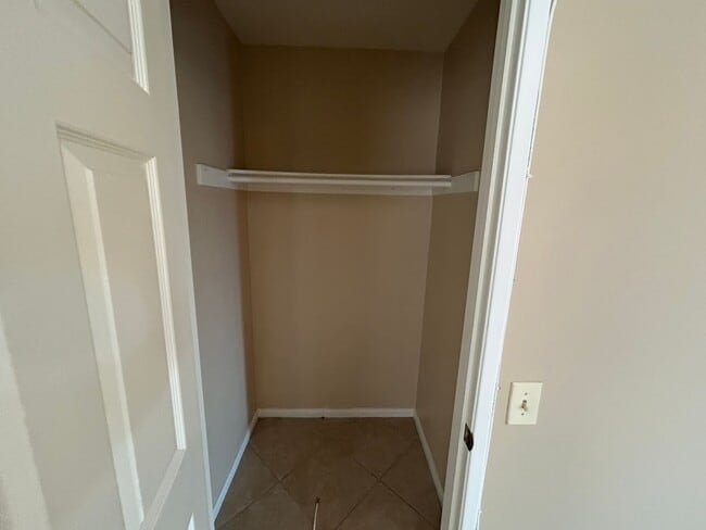 Building Photo - Spacious condo at Ascot Park Villas!!!