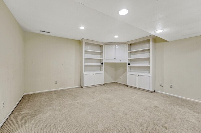 Building Photo - 7398 S Hudson Way