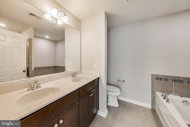 Building Photo - 645 Diamondback Dr