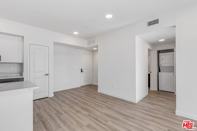 Building Photo - 10824 Blix St