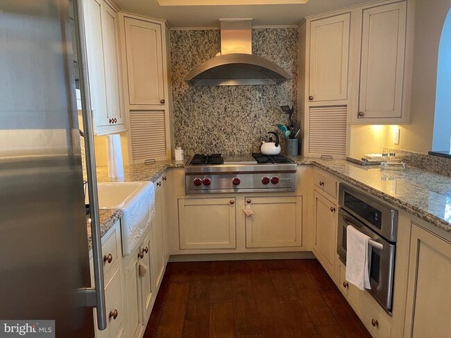 Building Photo - 28 Main St