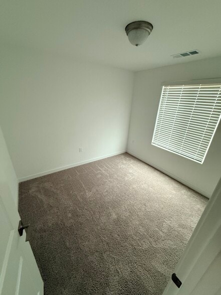 Building Photo - 392 Talus Way S