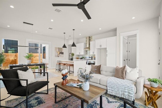 Building Photo - 2720 Bristol Dr