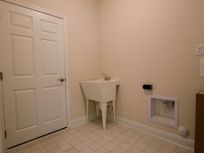 Building Photo - Luxury New Build in RounTrey – 4 Bed, 3 Ba...