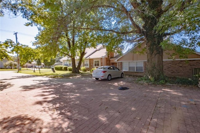 Building Photo - 3004 S Turner St