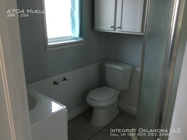 Building Photo - 4704 N Mueller Ave