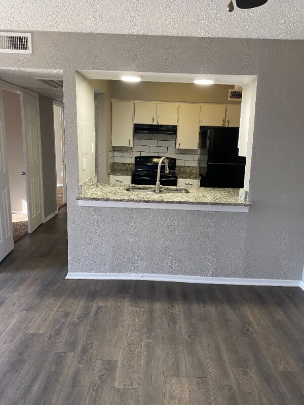 Building Photo - 3203 W Walnut Hill Ln