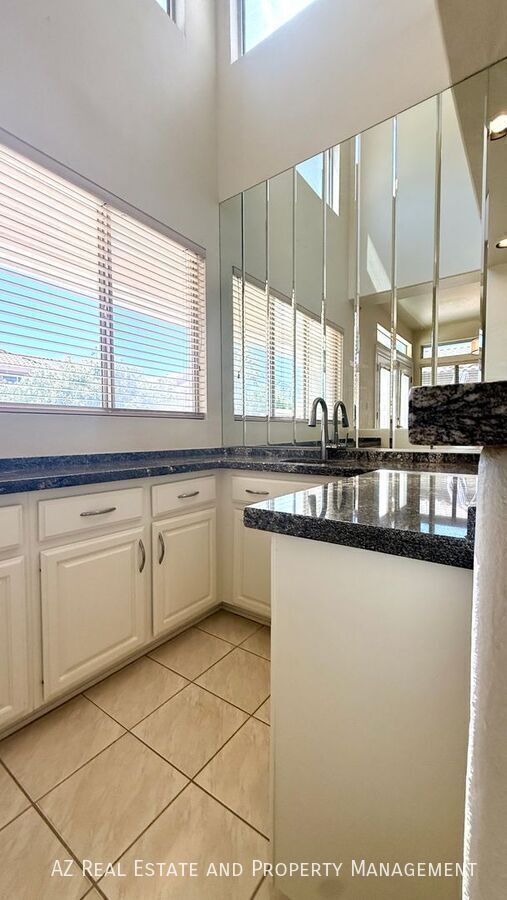 Building Photo - 1655 E Saltsage Dr