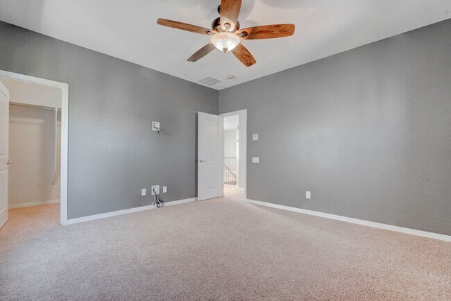 Building Photo - 2589 Chateau Clermont St