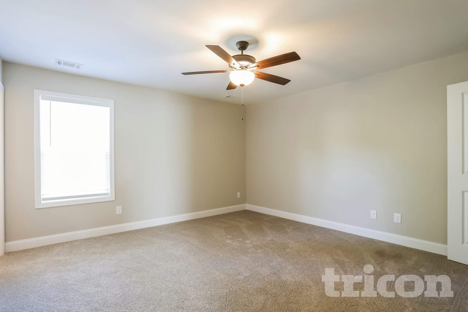 Building Photo - 209 Hampton Oaks Cir