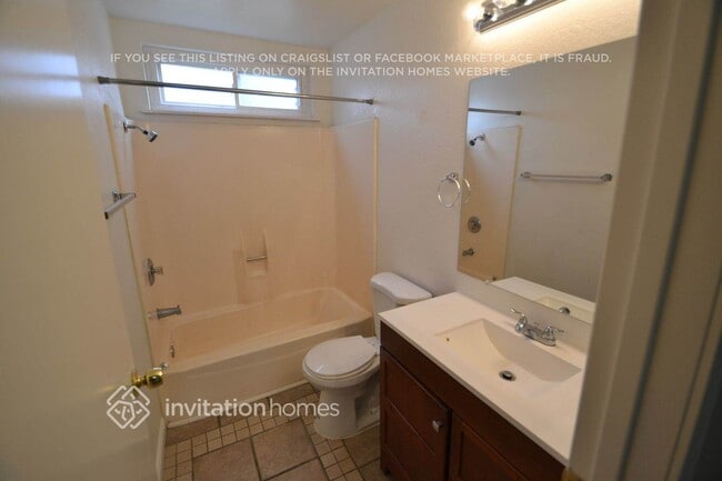 Building Photo - 7401 Blackthorne Way