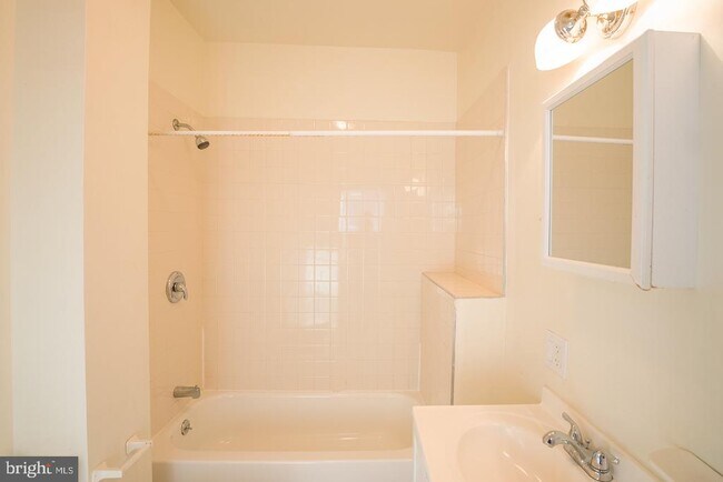 Building Photo - 4244 Spruce St
