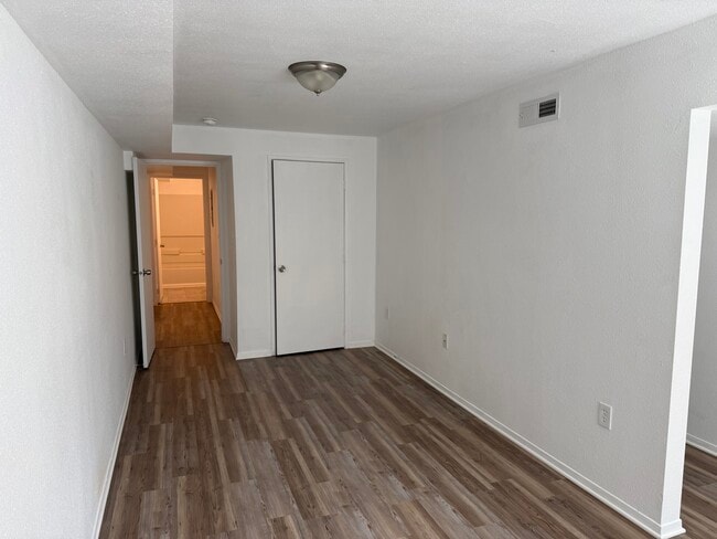 Building Photo - 616 S Harrison St