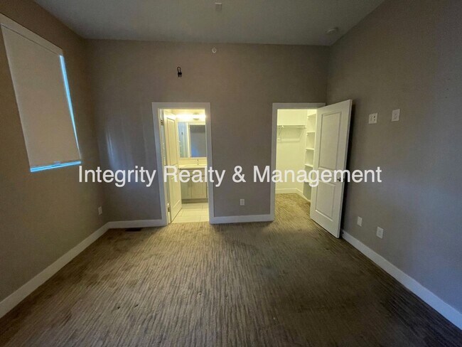 Building Photo - 2815 W 25th Ave