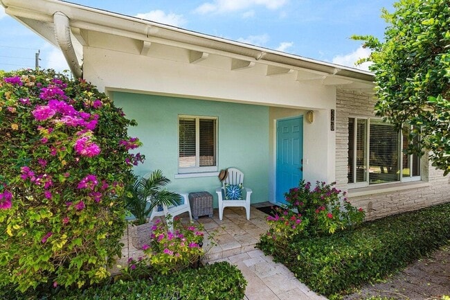 Building Photo - 340 NE 7th Ave