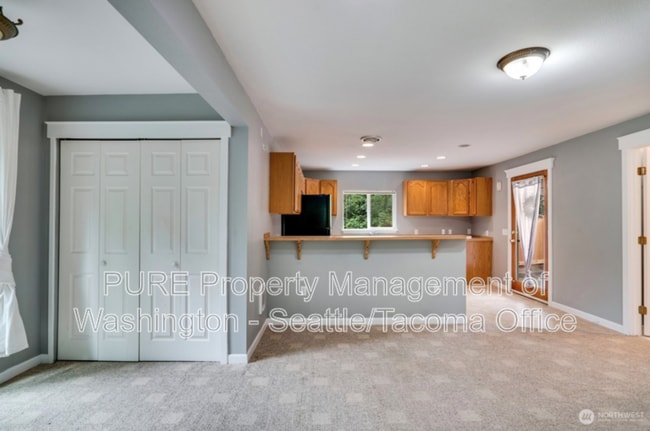 Building Photo - 1909 Guy Wetzel St