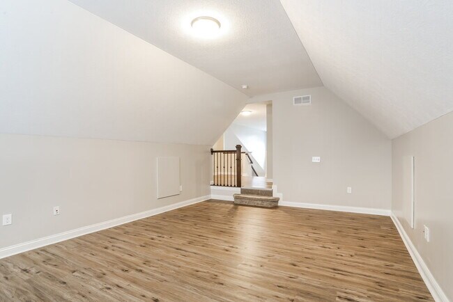 Building Photo - 6048 Shreven Dr