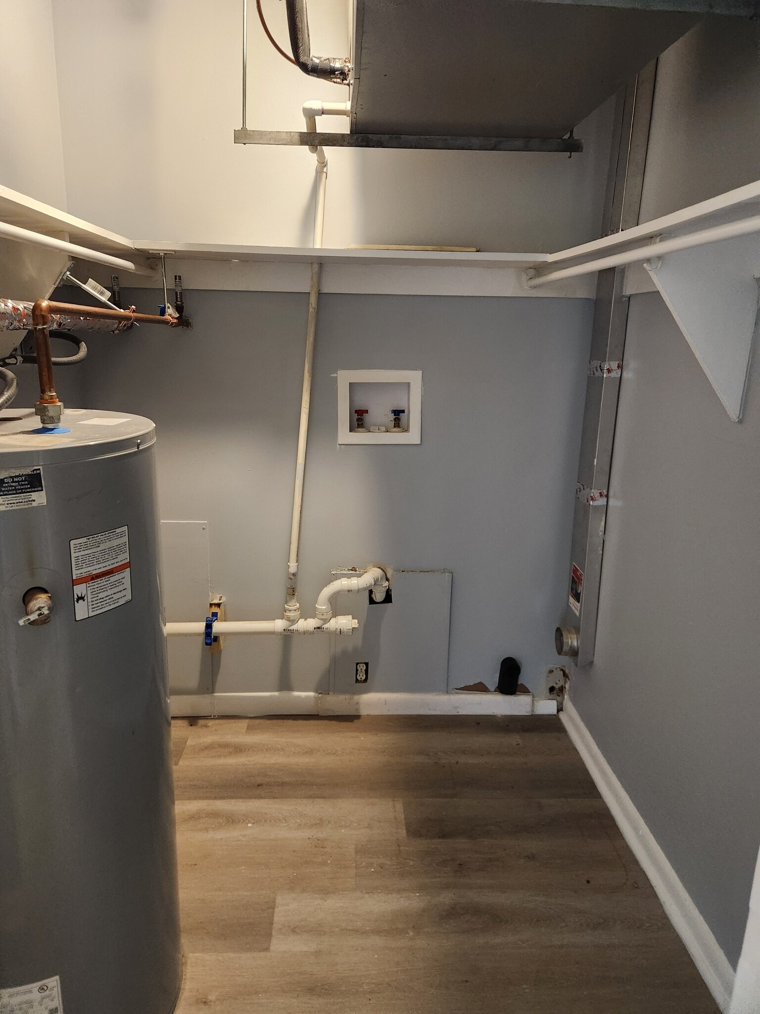 Washer/Dryer Area - 2819 N Ohenry Blvd