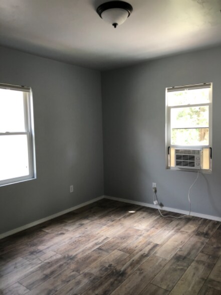 Building Photo - 90 Lincoln Ave