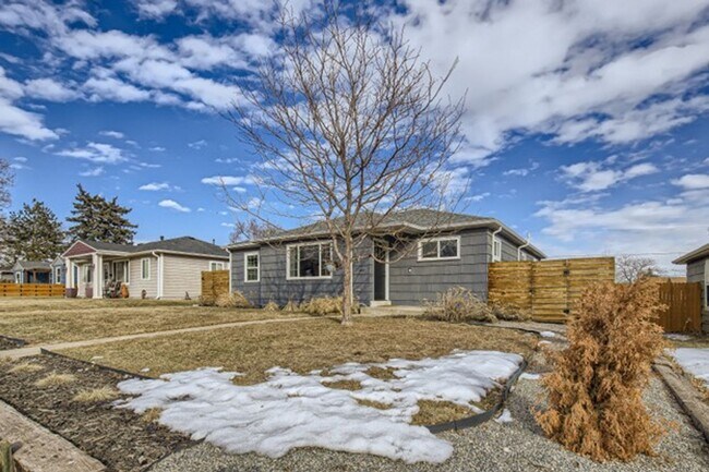 Building Photo - Updated 3BD/ 2BA home in Denver, CO! Available January 1st