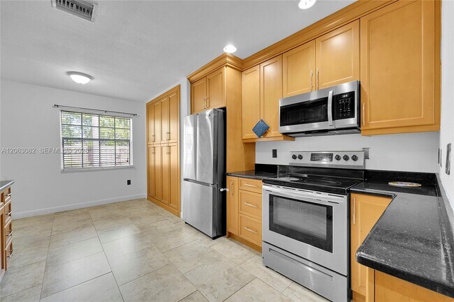 Building Photo - 5520 NW 49th Ave