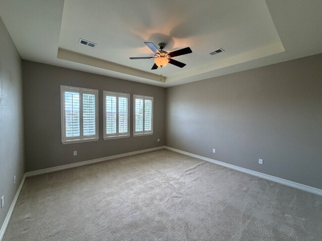 Building Photo - "Luxurious 5-Bedroom Haven in Broomfield with Stunning Granite Finishes & Cozy Fireplace!"