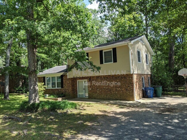 Building Photo - 304 Cheryl Ave