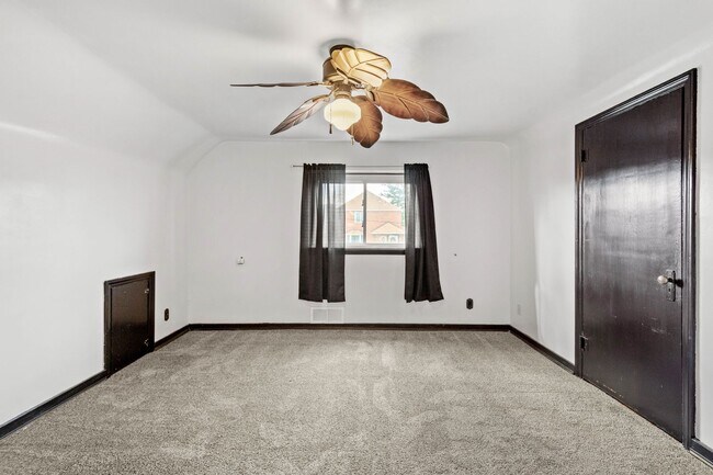 Building Photo - SCORE 50% OFF 1ST MONTH'S RENT IF SIGNED BY APRIL 3! Amazing 2 bedroom home in Clairton available...