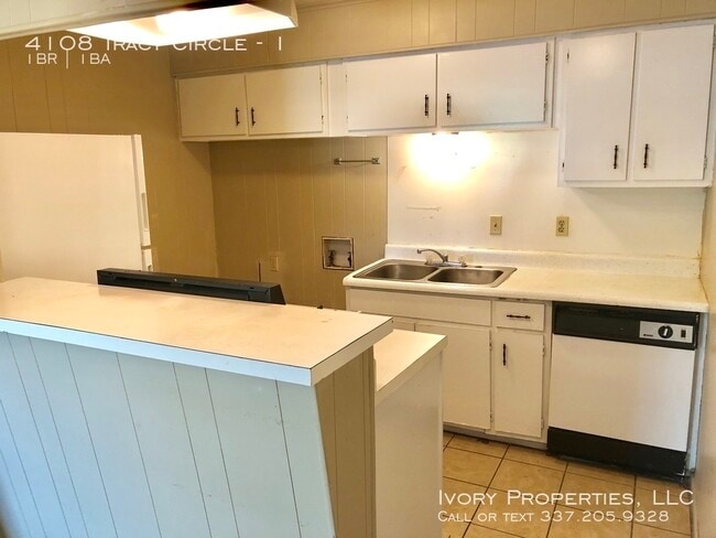 Building Photo - 4108 Tracy Circle Apt. 1