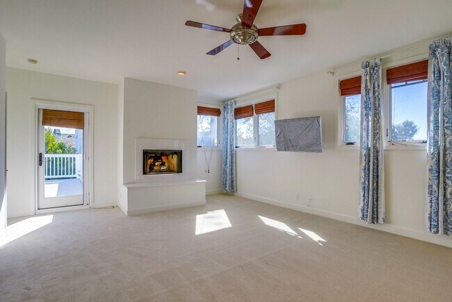 Building Photo - Beautiful 4 Bed/4 Bath Family Home w/pool - Upcoming and available at the end of April!