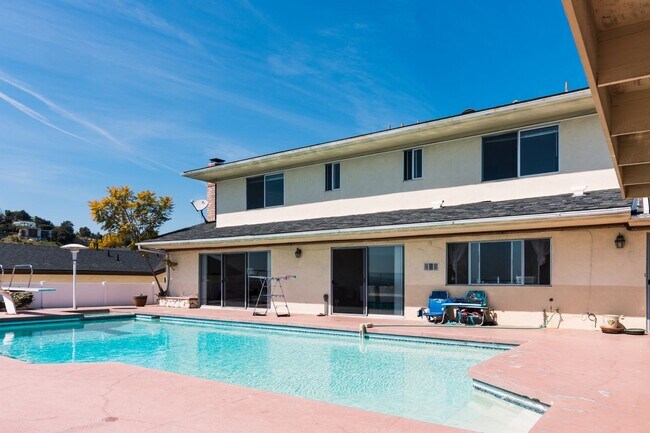 Building Photo - Los Feliz/Hollywood Hills AMAZING 6 Bed/4 Bath/Pool Luxury Home for Lease!