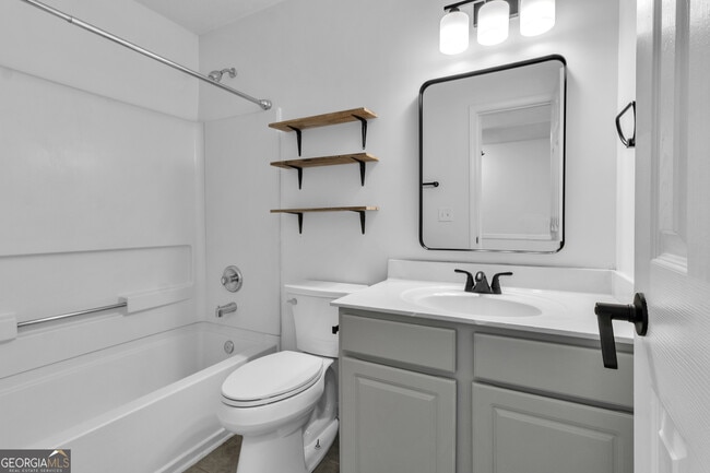 Building Photo - 9155 Nesbit Ferry Rd