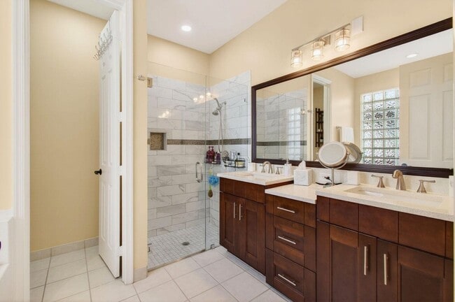 Building Photo - 9168 Bay Point Cir