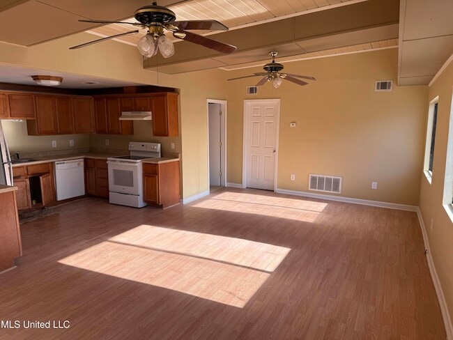 Building Photo - 10633 Woolmarket Lake Rd