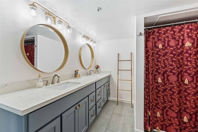 Building Photo - 3231 Allen Pkwy