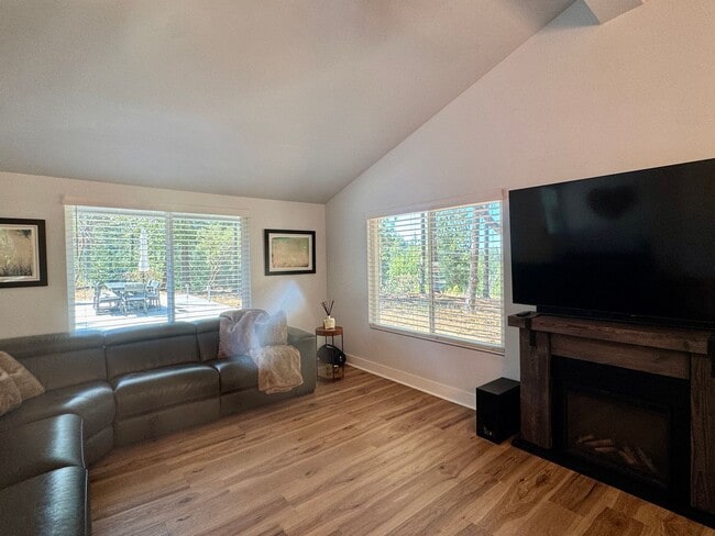 Building Photo - 4425 Sierra Springs Dr