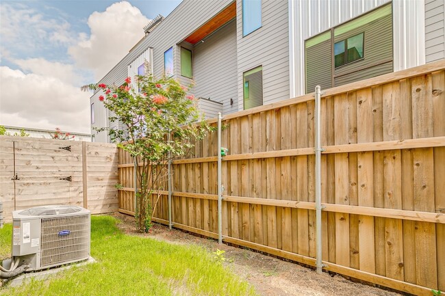 Building Photo - 2707 Kimsey Dr