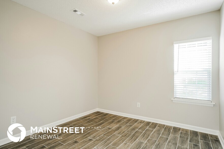 Building Photo - 1915 Collier Rd