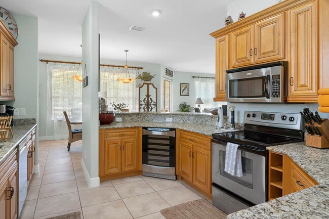 Building Photo - 4 Waterside St