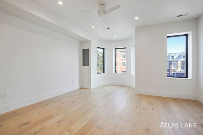 Building Photo - Professionally Managed// 3 bedroom 3 bathr...