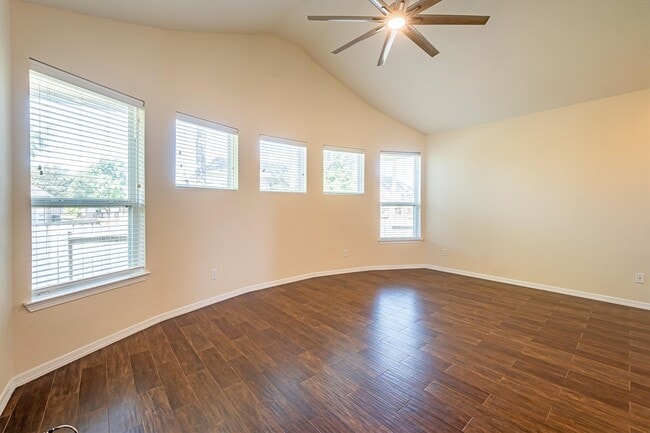 Building Photo - 25223 Hideaway Run Dr