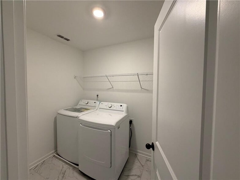 Building Photo - 716 Vallin St