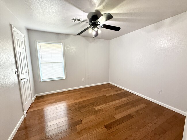 Building Photo - 427 N Rockford Pl