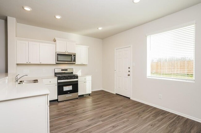 Building Photo - 9020 Yellow Rose Dr