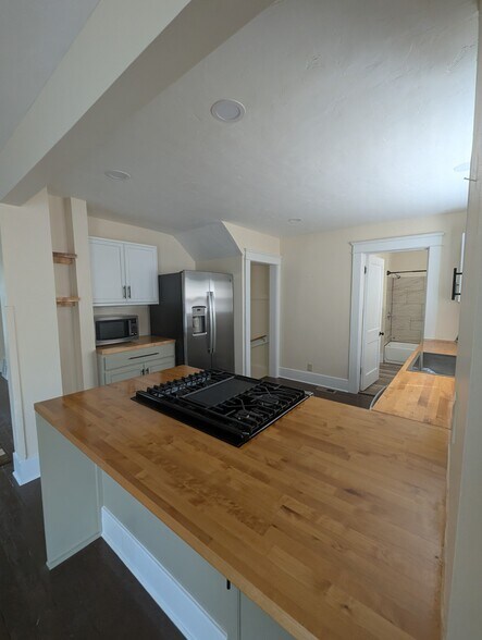 Kitchen - 2214 Hamilton Rd
