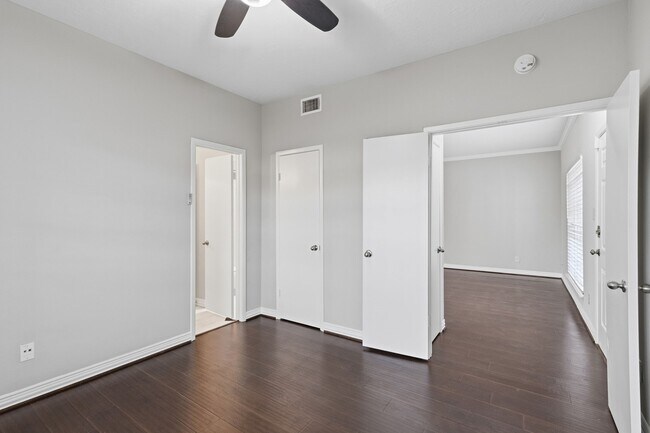 Building Photo - 2626 Holly Hall St