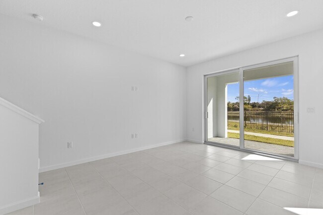 Building Photo - 4404 Longwood Lk Sq