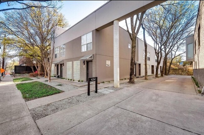 Primary Photo - 4241 Buena Vista St